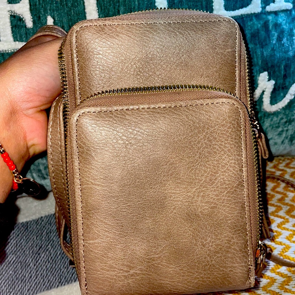 Beautiful and perfect for everyday use, wallet/purse !